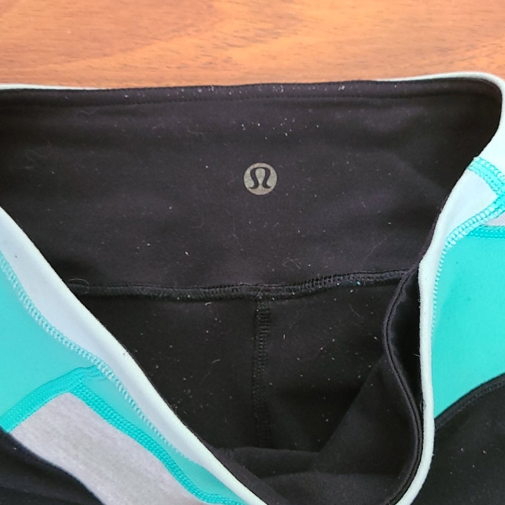 Lululemon Wunder Under Crop in Black/Teal Quilt - Picture 4 of 9